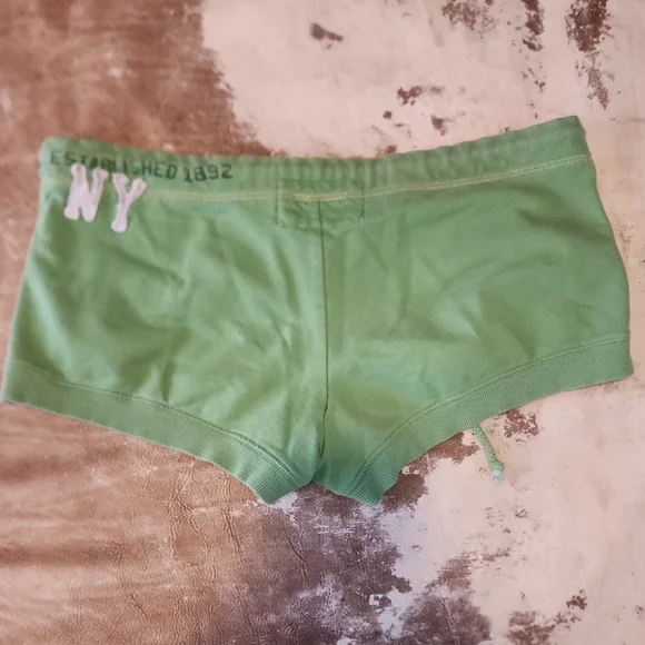 Abercrombie & Fitch Women's NY Athletic Short Shorts. Size: L
